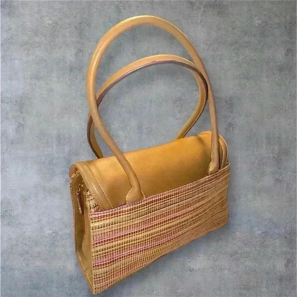 Vintage Liz Claiborne women’s Multi Compartment Tan Leather Handbag - Picture 3 of 5